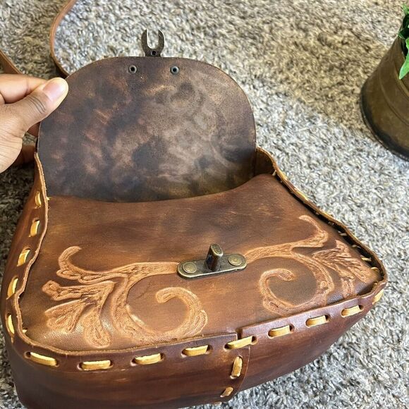 Beautiful Well Made Leather Shoulder Bag Hand TOOLED Dragon Flower Brown Small - Picture 10 of 14